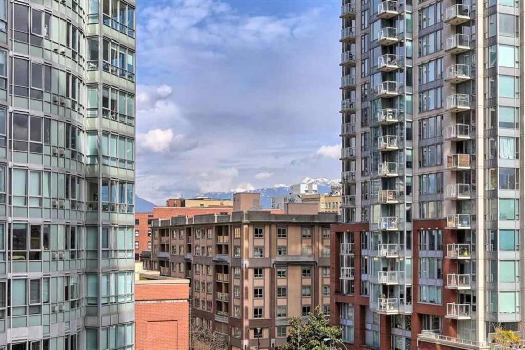 Apartamento Lovely One-bedroom With Pool, Hot Tub, And Gym In The Heart Of Downtown, Skytrain 3min Away Vancouver