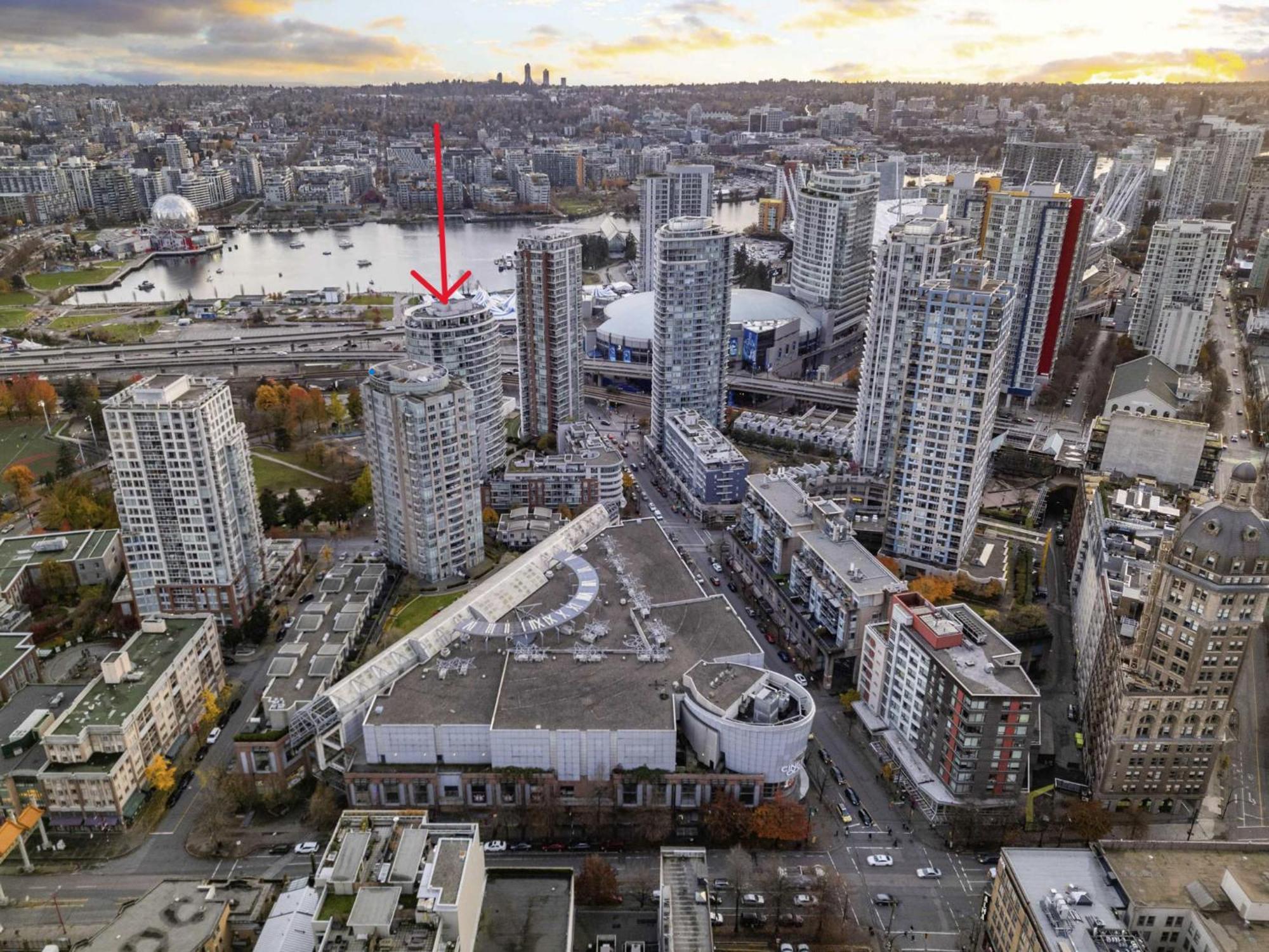 Lovely One-bedroom With Pool, Hot Tub, And Gym In The Heart Of Downtown, Skytrain 3min Away Apartamento